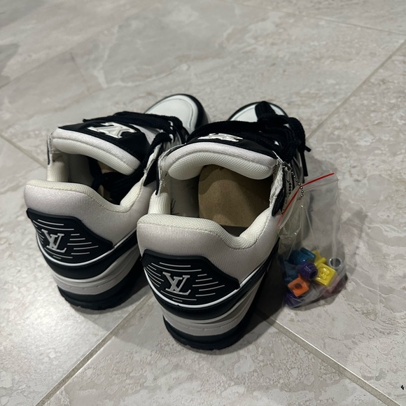 Louis Vuitton Donkey Fat Shoes - Picture 4 of 5